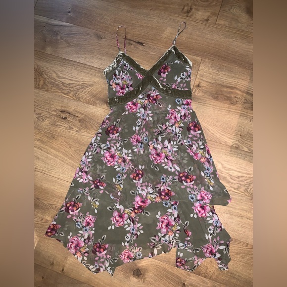 Green Floral Dress - Picture 3 of 4